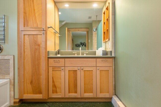 Building Photo - 105 Creative Cove