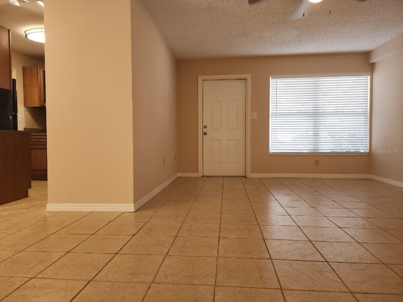 Building Photo - 3211 20th Ave W