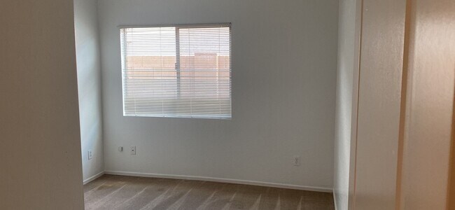 Building Photo - 3 bedroom home in Laveen!