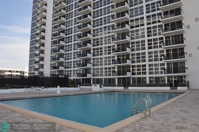Building Photo - 525 N Ocean Blvd