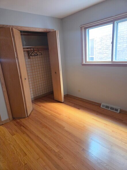 Building Photo - 5850 N Mulligan Ave