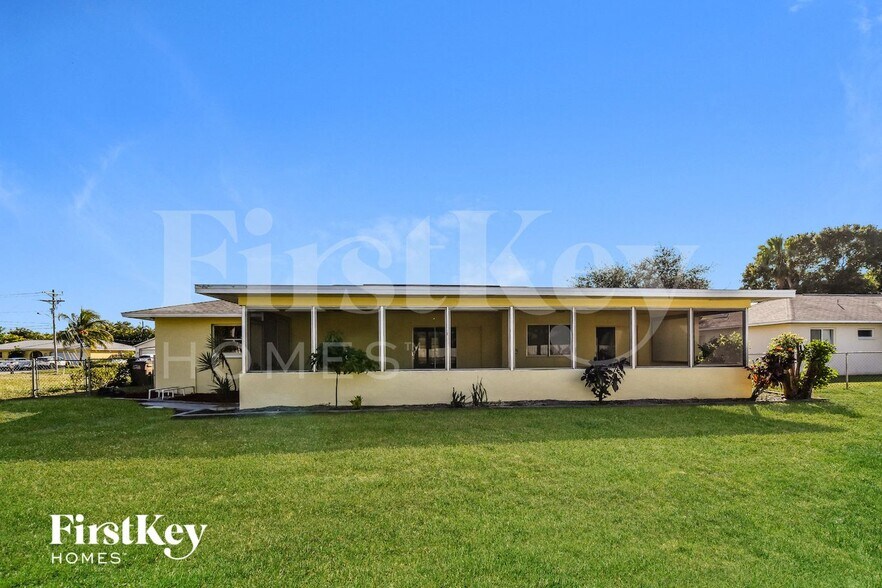 Building Photo - 1431 SE 35th St