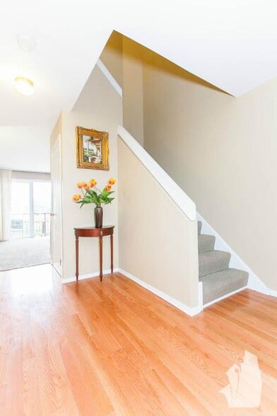 Primary Photo - 1330 N La Salle Dr