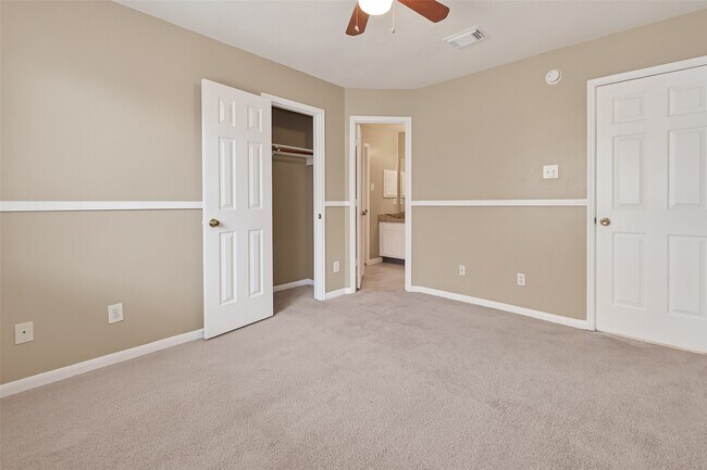 Building Photo - 18727 Forest Deer Rd