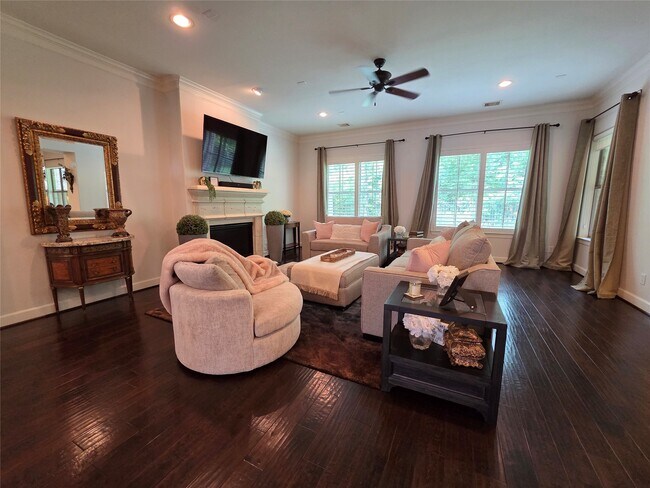 Building Photo - 8811 Van Allen Dr