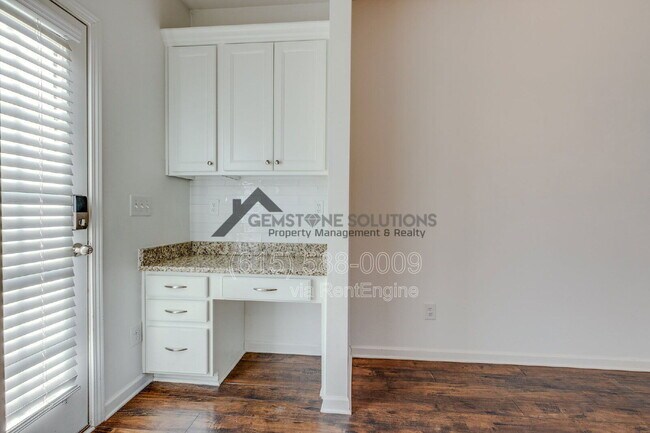 Building Photo - 304 Oldbury Ln