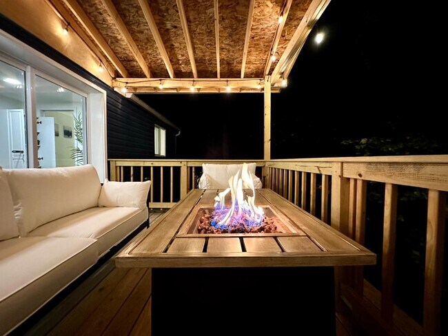 Building Photo - 159 Wolfe Hill Rd