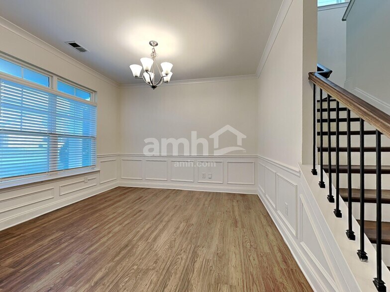 Building Photo - 1512 Weatherbrook Cir
