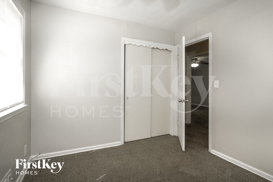 Building Photo - 6312 E 102nd St