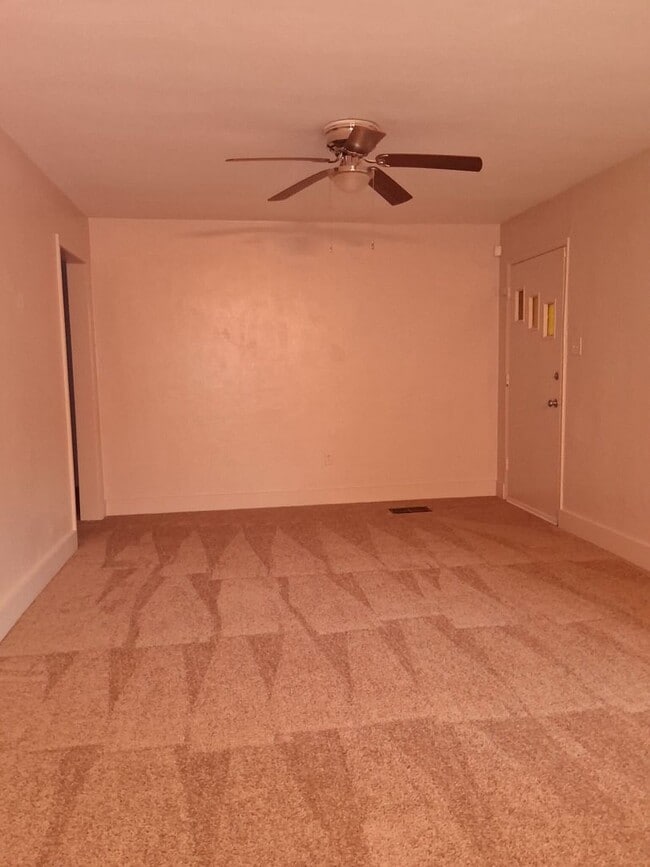 Building Photo - Nice 3 Bed 2 Bath South Jackson Rental on Oak Forest Dr