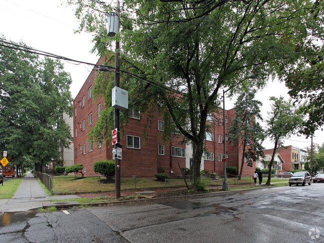 Primary Photo - 1900 16th St SE