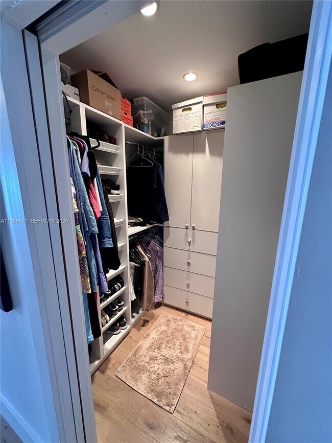 Building Photo - 166 Harbor Dr