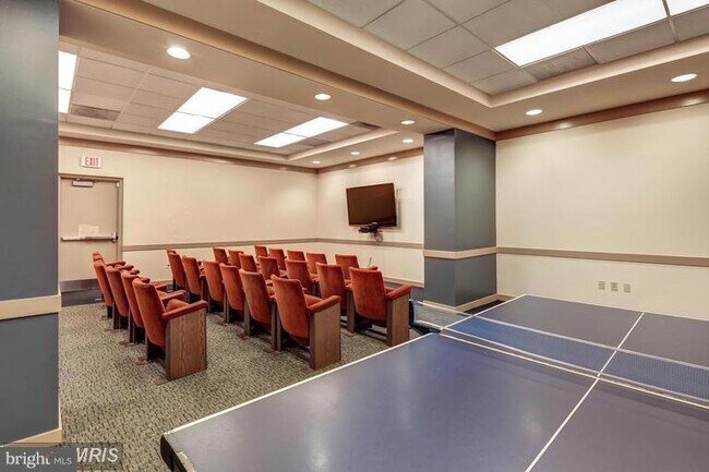 Building Photo - 1021 Arlington Blvd