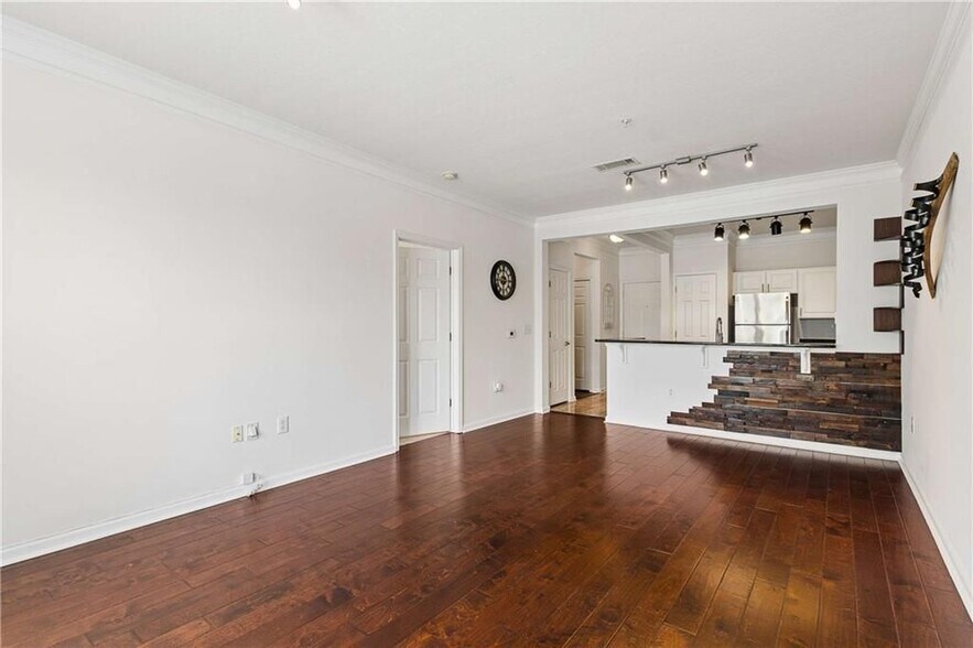 Building Photo - 1850 Cotillion Dr