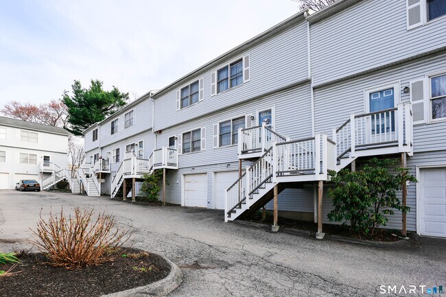 Building Photo - 431 Glenbrook Rd