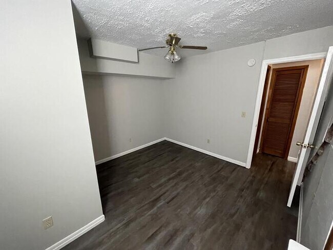 Building Photo - 127 Ridgecrest Cir
