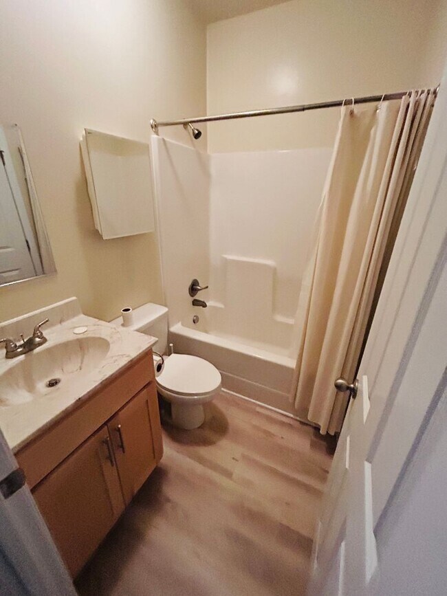 Building Photo - 807 N 23rd St