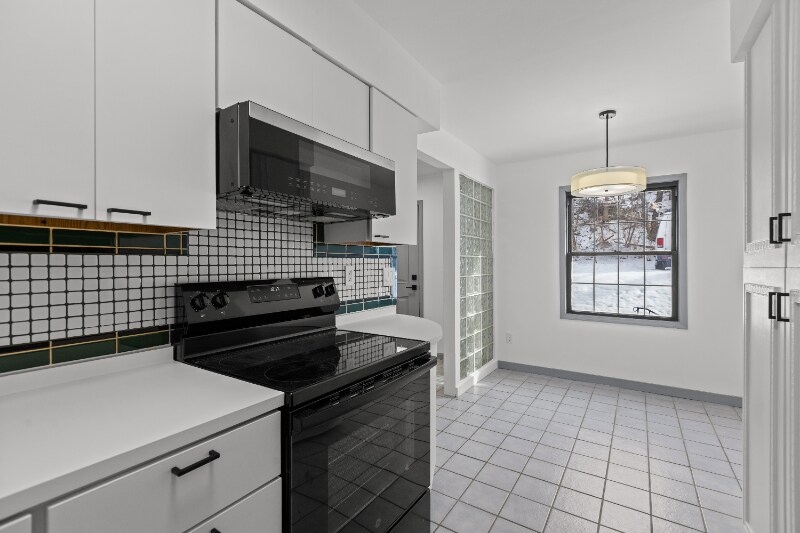 Building Photo - 546 Carriage Cir