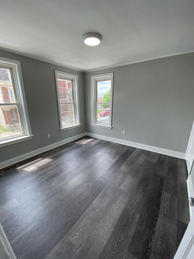 Building Photo - 2 Bed, 1 Bath Detached Home with Central AC Available 07/15