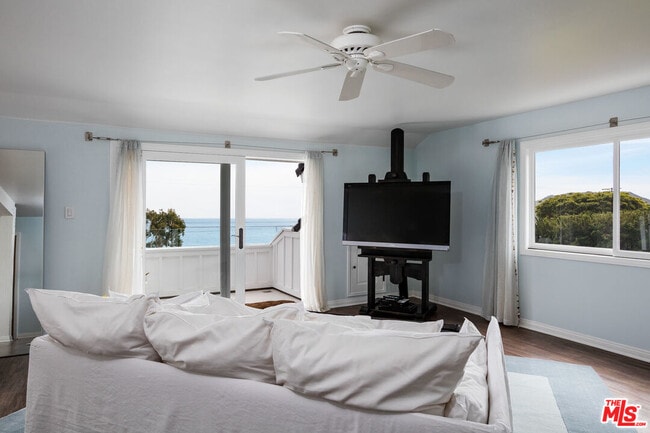 Building Photo - 29225 Cliffside Dr