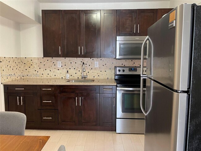 Building Photo - 219 SW 9th Ave