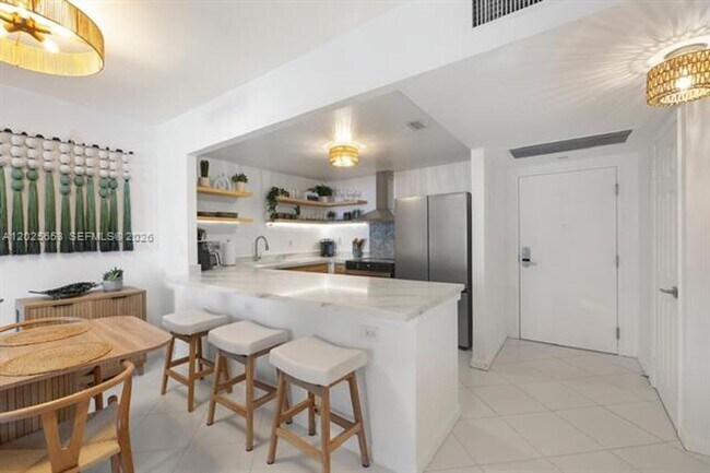 Building Photo - 2301 Collins Ave