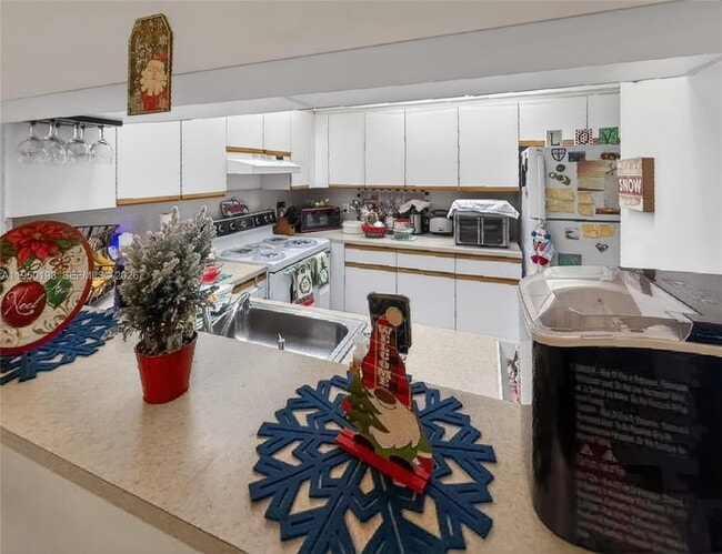 Building Photo - 1000 SW 125th Ave