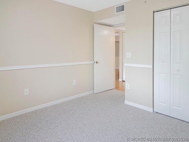 Building Photo - 100 Crestwood Ct N