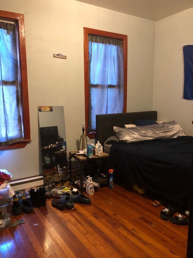Building Photo - No Brokers Fee, In-Unit Washer and Dryer, Eat-in Kitchen, Stainless Steel Appliances, Porch