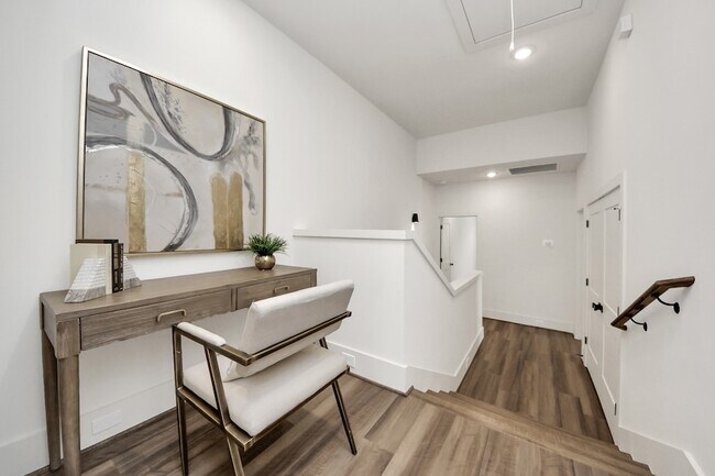 Building Photo - 6018 Knox St