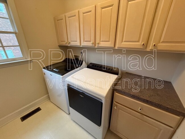 Building Photo - 4210 Shoal Creek Dr
