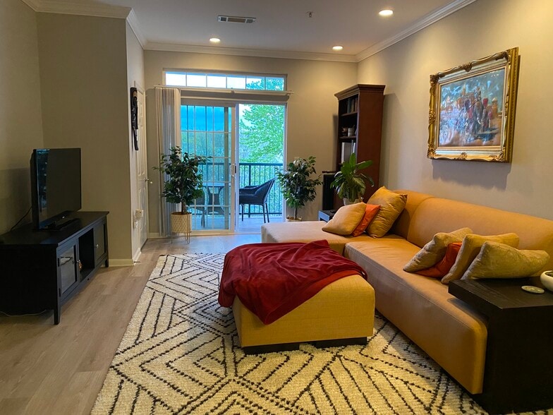 Building Photo - 2301 25th St S