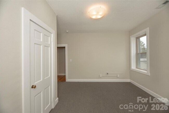 Building Photo - 212 S Broad St