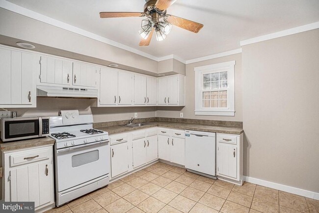 Building Photo - 363 Spring Mill Ave