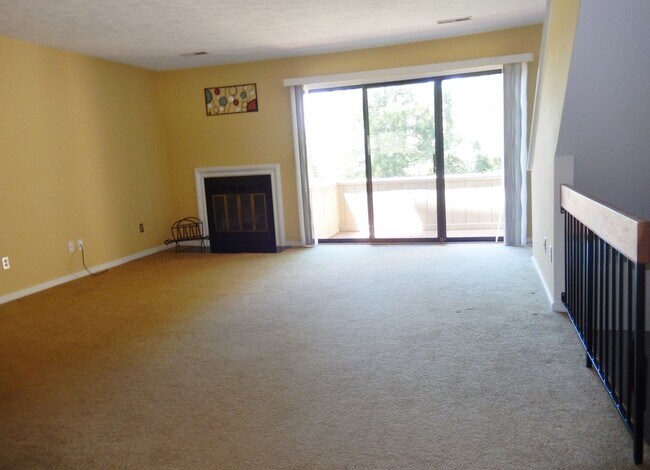 Building Photo - Fabulous Waterfront, 3 level townhouse