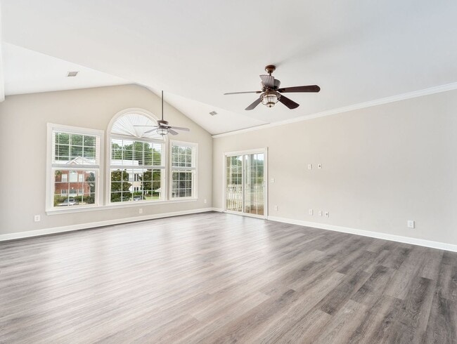 Building Photo - Luxury Living in Mt. Pleasant’s Ellington ...