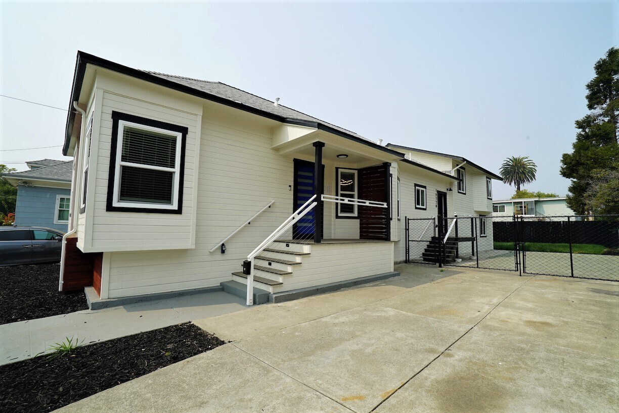 Building Photo - 1633 62nd St