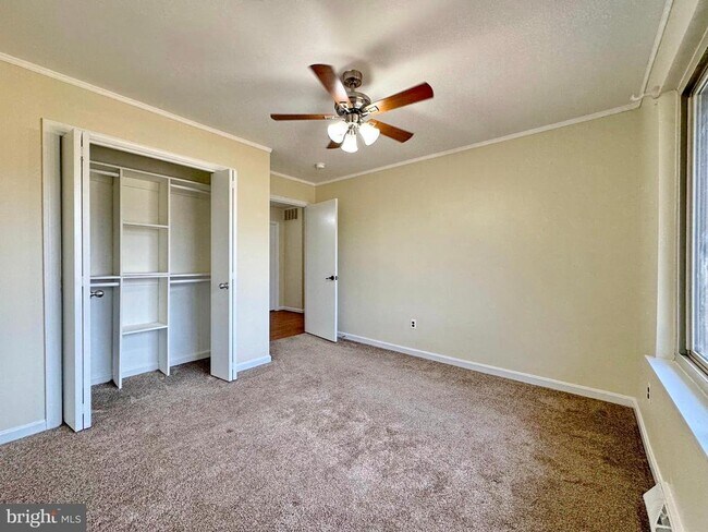 Building Photo - 401 Butternut Ct