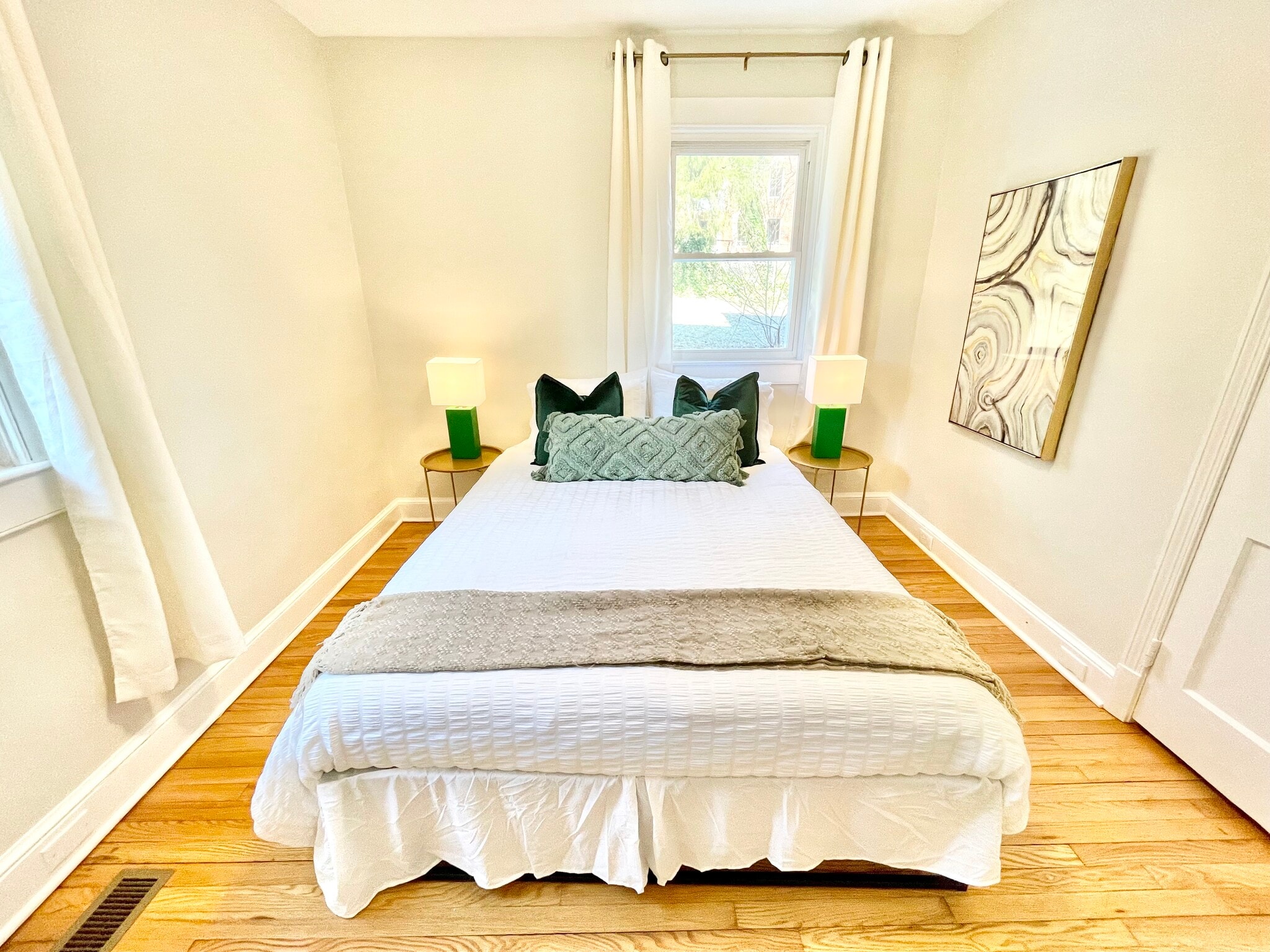 Building Photo - 1325 Willow Dr