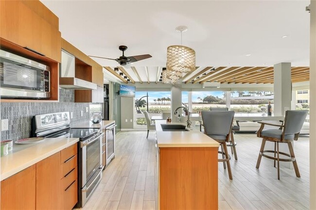 Building Photo - 1956 S Ocean Ln