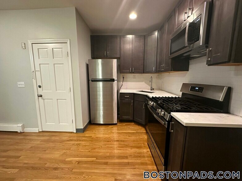 Building Photo - 345 Meridian St