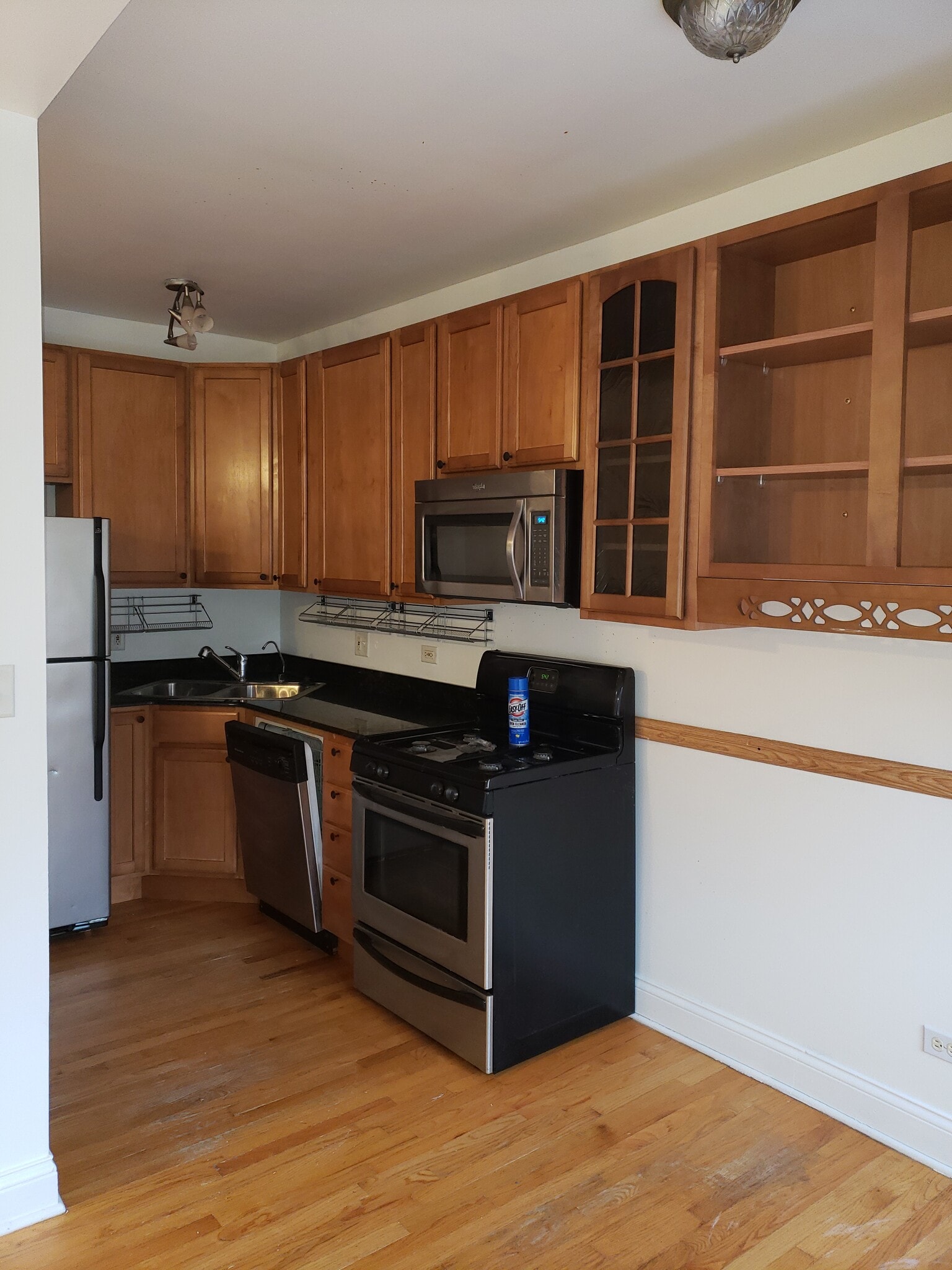 Building Photo - 6812 N Wayne Ave