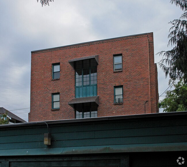 Building Photo - Elise Apartments