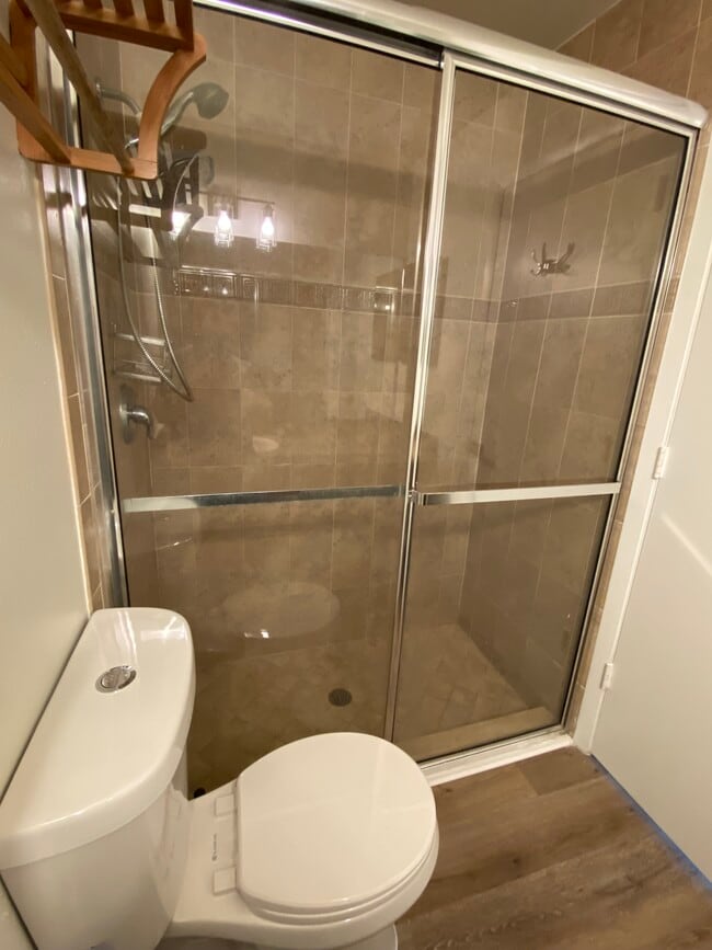 Building Photo - 1781 SE Linpark Ct