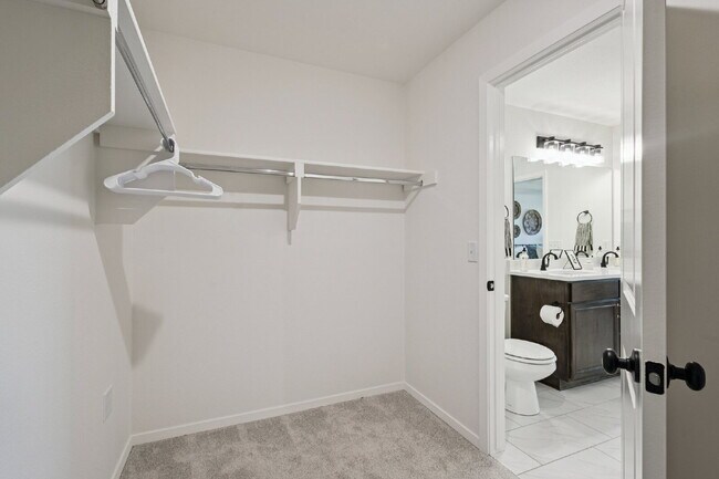 Building Photo - Fully Furnished 4 Bedroom