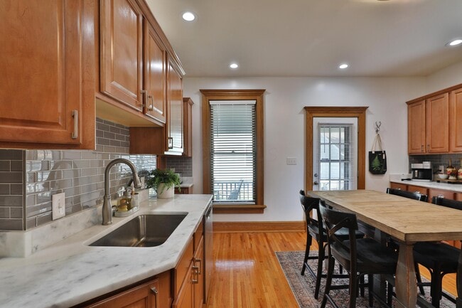 Building Photo - 398 W 5th Ave