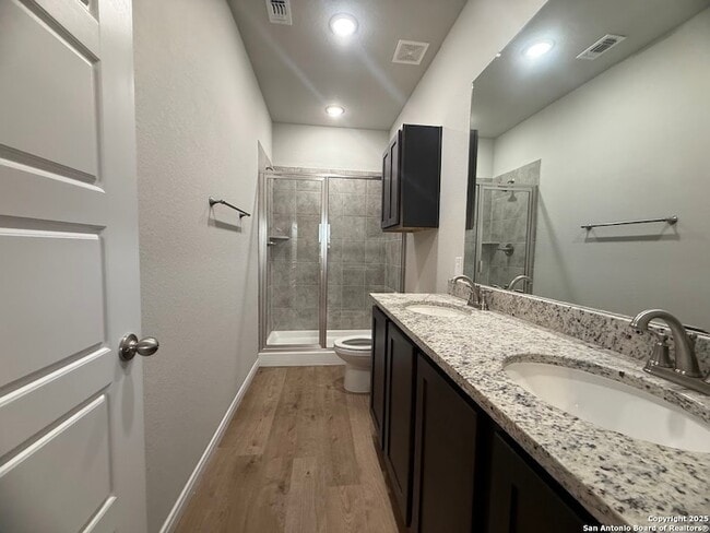 Building Photo - 405 Emma Dr