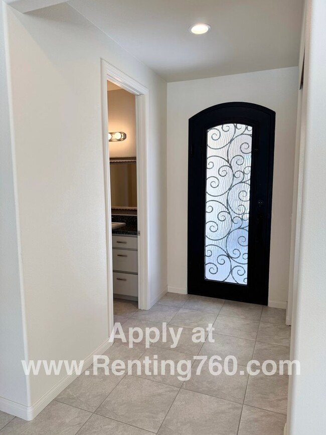 Building Photo - Incredible 4 Bed 3 Bath Home In Sage Estates!!!