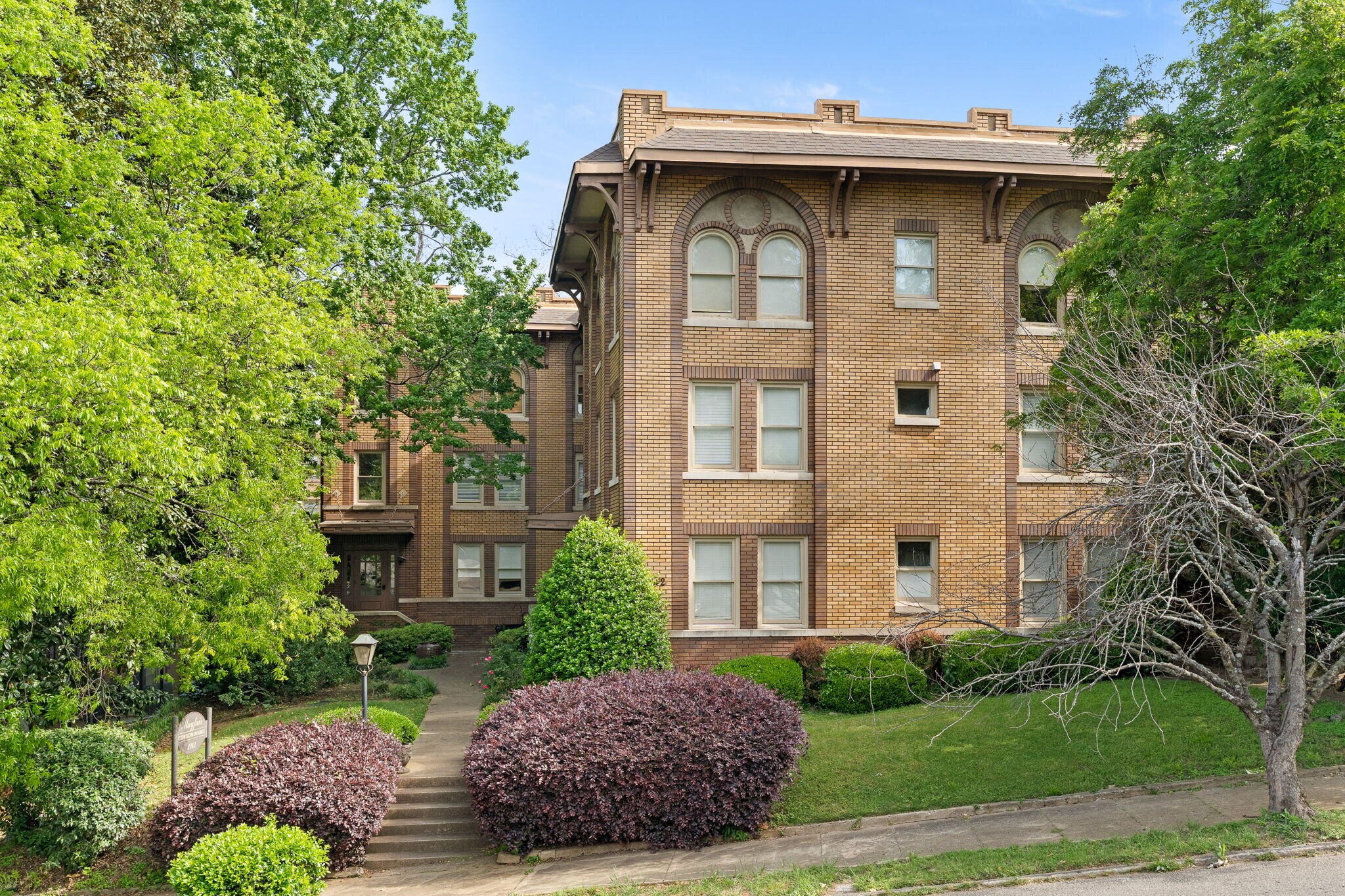 Building Photo - 2242 Arlington Ave S