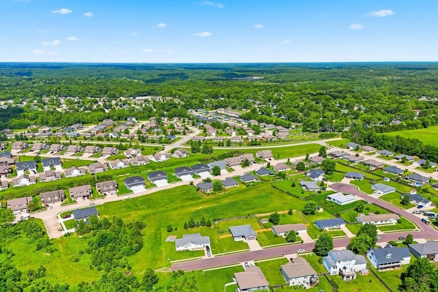 Building Photo - 5209-5211-5211 Silver Mill Dr